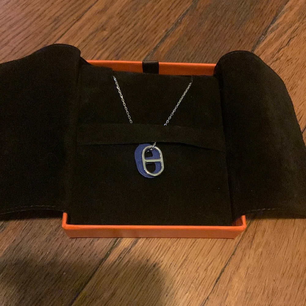 Hermes O’Maillon Pendant in box